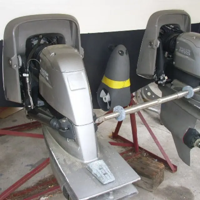EX70C-Compact-24V-thruster-2.webp