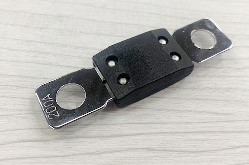 MEGA-sulake 200A/32V 