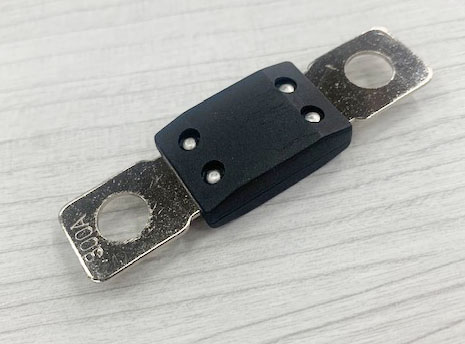 MEGA-sulake 300A/32V 