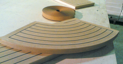 Teakjäljitelmä 45mm musta sauma (hinta / m2)