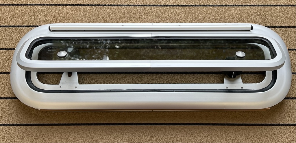 Avattava runkoikkuna 170 x 530 mm asen. 150 x 510