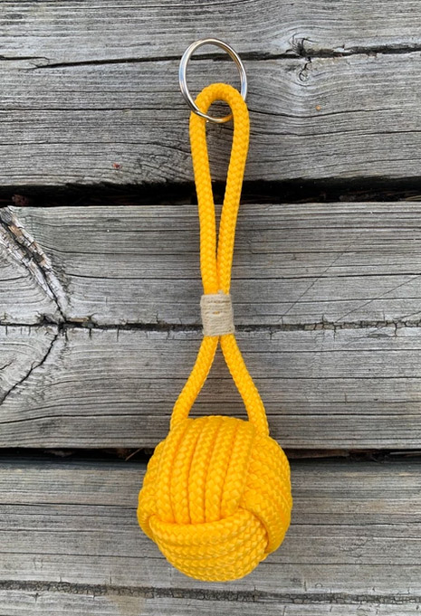 Avaimenperä, apinannyrkki, keltainen 